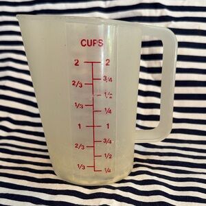 Rare Tupperware 2 Cup Measuring Pour Pitcher 1669-3